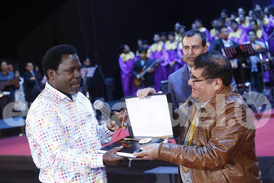 PHOTOS: Mayor Gives Key Of The City To Prophet T.B Joshua At His Crusade In Peru