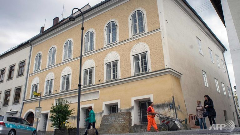 Austria to tear down Hitler birth house