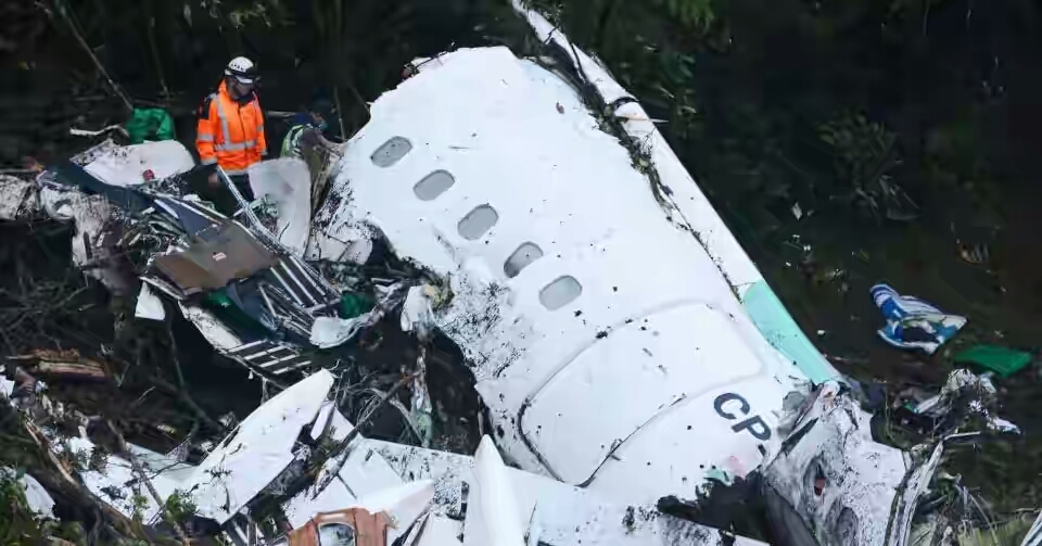 Aviation experts claim flight LMI-2933 did not have a fuel dumping facility