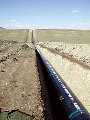 Pipeline spills 176,000 gallons of crude into creek about 150 miles from Dakota