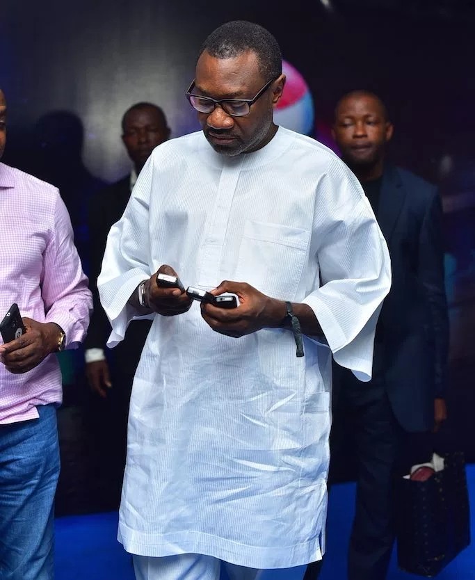 Billionaire, Femi Otedola again seen with his cheap phones at Lagos concert