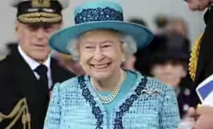 Queen Elizabeth escapes death, almost shot by guard who mistook her for an intruder