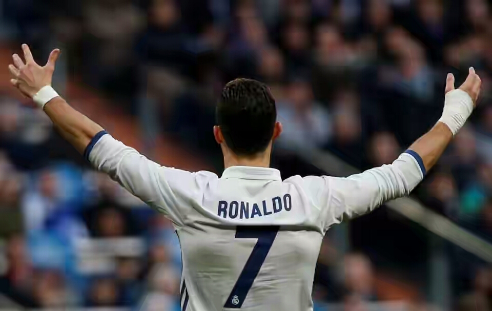 Cristiano Ronaldo admitted to hospital after abandoning his £260,000 Lamborghini