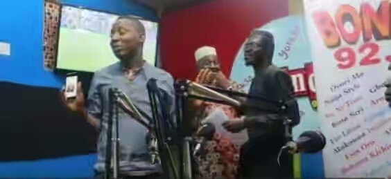 SR publisher, Omoyele Sowore walks out of radio interview in Lagos because the GM tried to censor it (Video)