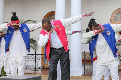 Kenyan President ‘Dabs’ While Hosting Dance Crew At The Presidential Villa.(Photos)