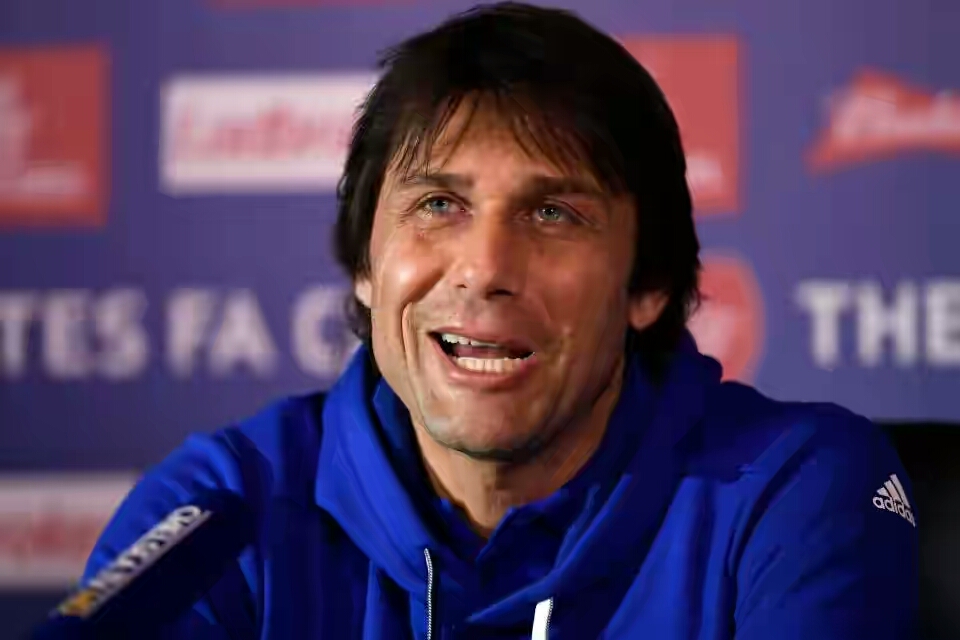 Antonio Conte confirms that one of his strikers will leave Chelsea and join Liverpool