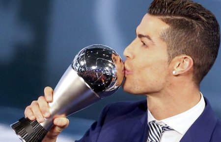 Ronaldo Emerges as 2016 Portugal Player of The Year