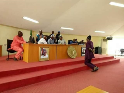 Lawmaker reportedly forced to kneel and apologise to Nigerian governor (Photo)