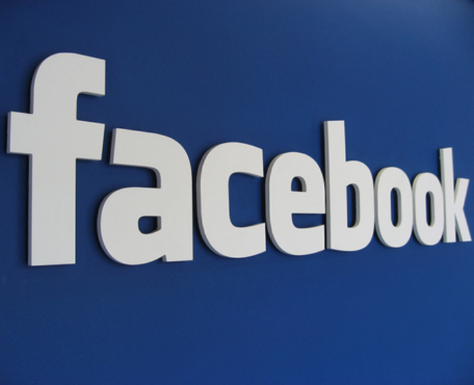 BREAKING: Facebook is down