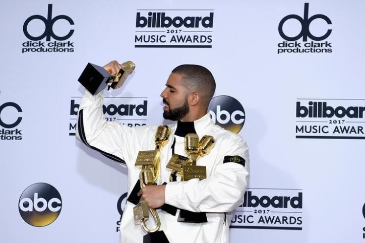 Men dominate American Music Awards nominations