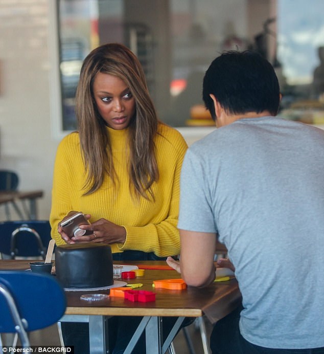 Newly-Single Tyra Banks Flashes Her Toned Midriff