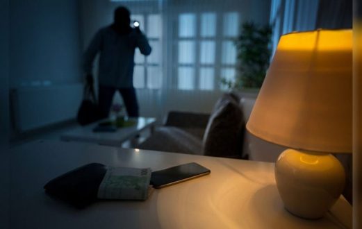 7 ways people unknowingly attract burglars and kidnappers