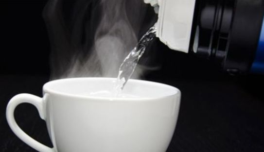 7 Surprising Benefits of Drinking Hot Water