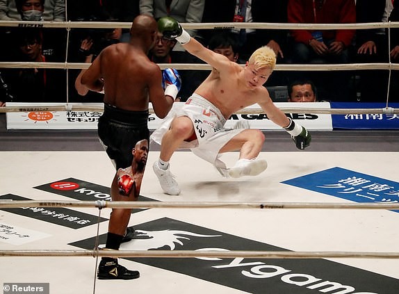 Floyd Mayweather makes $9M in just two minutes after beating 20-year-old kickboxer Tenshin Nasukawa in exhibition bout (Photos)