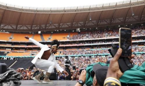 VIDEO: Watch As Usher Dances “Vosho & Gwara Gwara” At The Global Citizen Festival