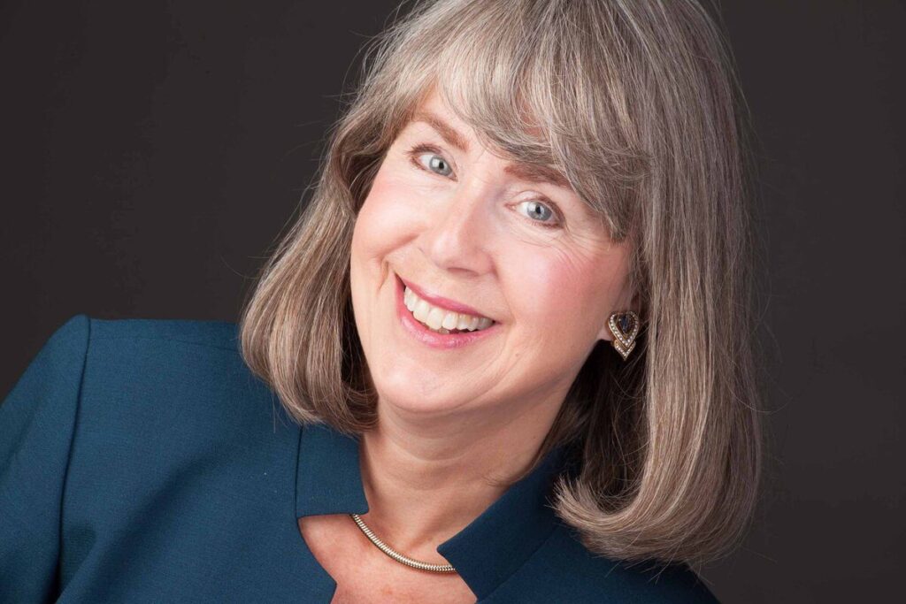 Deborah Elizabeth Sawyer Biography, Husband, Age, Paintings, Daughters, Movies, Net Worth