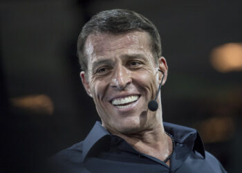 Tony Robbins Net worth, Earnings & Properties