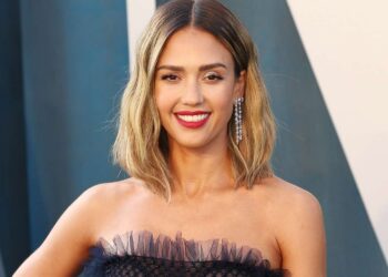 Jessica Alba Net worth, Earnings & Properties (Houses and Cars)