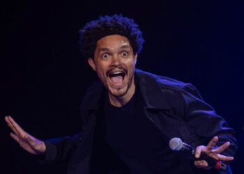 Mzansi defends Trevor Noah from Americans saying his jokes are not funny