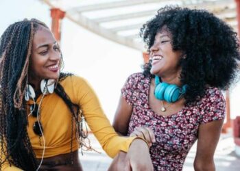 6 tricks to make new friends & socialise!