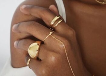 Try these simple and effective tips to clean gold jewellery