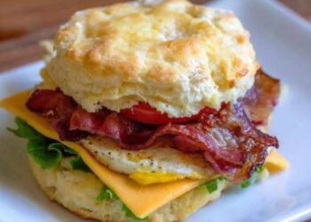 Besides the benefits of the complementary proteins in beans and rice, you will get unexpected perks from eating these foods together. Beans and chickpeas are packed with protein and fibre, which makes them perfect for pairing alongside starchier foods like rice. Adding beans makes it easier for your body to regulate carbohydrates and helps prevent blood-sugar spikes and energy crashes.So, the next time you make dinner, make sure you are getting the most out of it.