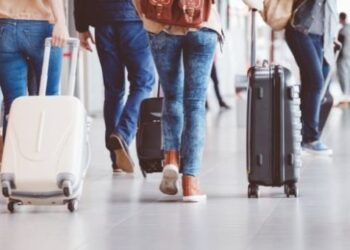 5 handy tips for first-time international travellers