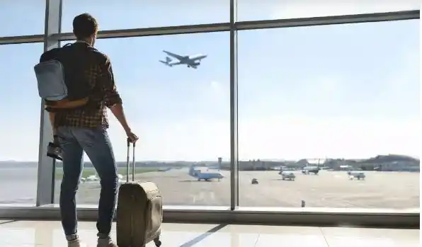 9 worst mistakes passengers make at the airport