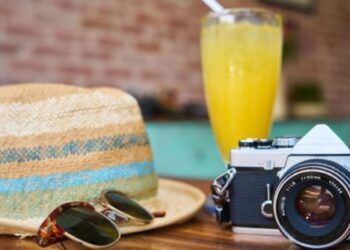 4 ways to eat healthy while travelling