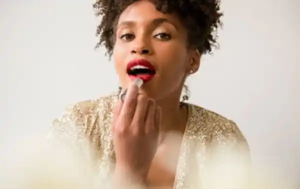 4 things you should never do while wearing make-up