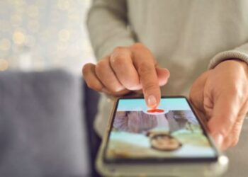 Ladies, here are 5 ways to spot a romance scammer