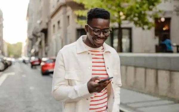 6 super easy ways to keep a conversation going on a dating app