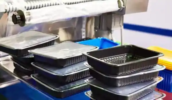 Restaurant serving food in black plastic? Why you must refuse