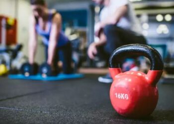 6 ways to do squats with weights