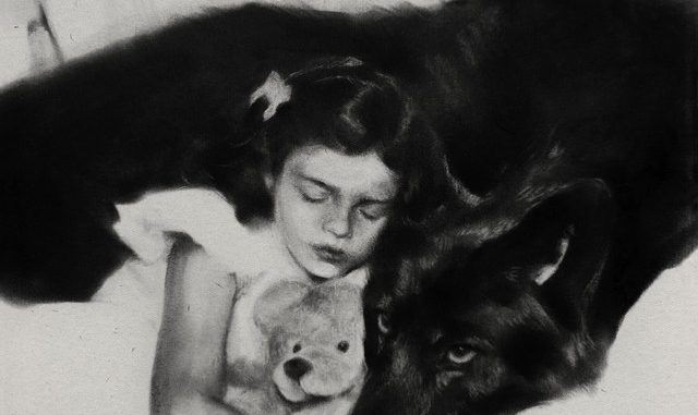 Lana Del Rey – White Feather Hawk Tail Deer Hunter