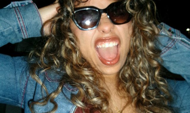 DOWNLOAD Bella Kay – iloveitiloveitiloveit mp3